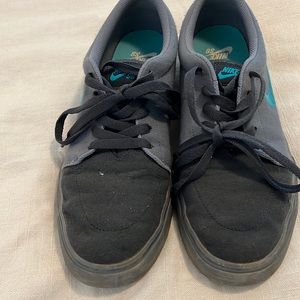 Mens size 10 Nike shoes